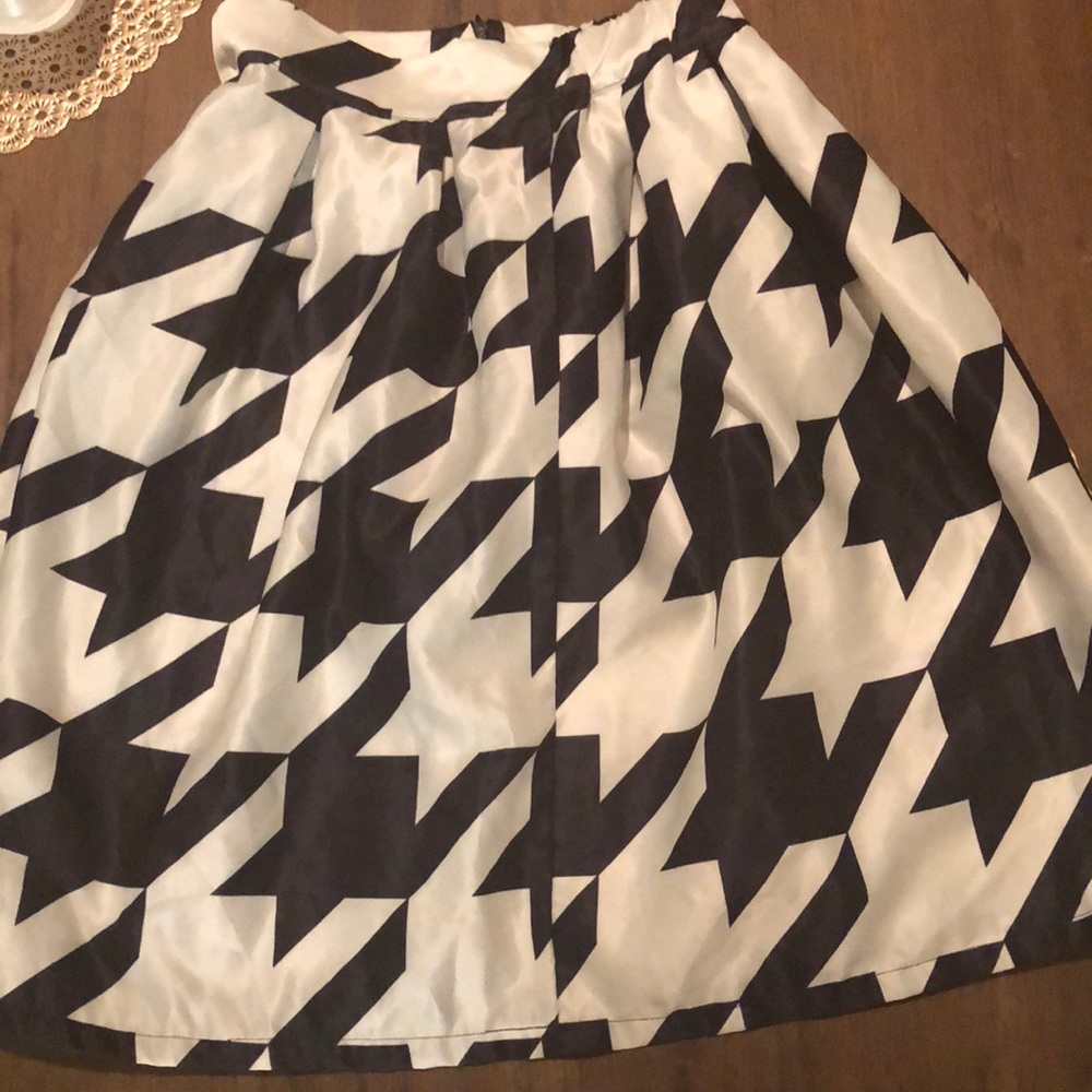 Houndstooth skirt brand new